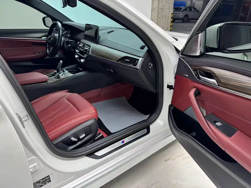BMW 5 Series 2022 — фото 12