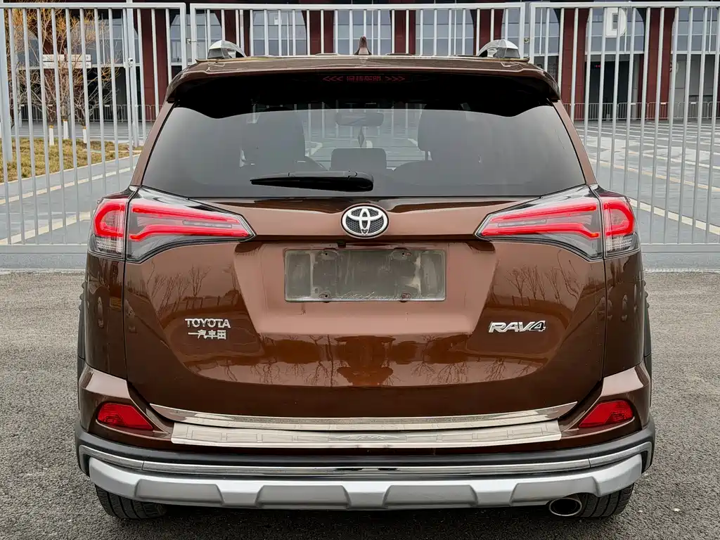 Toyota RAV4 2019 — фото 4