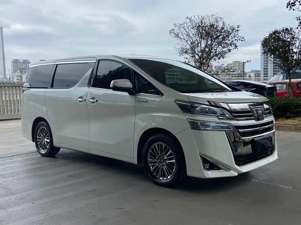 Toyota Vellfire 2022 — фото 3
