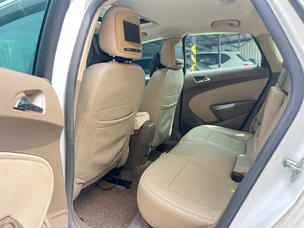 Buick Excelle GT 2012 — фото 14
