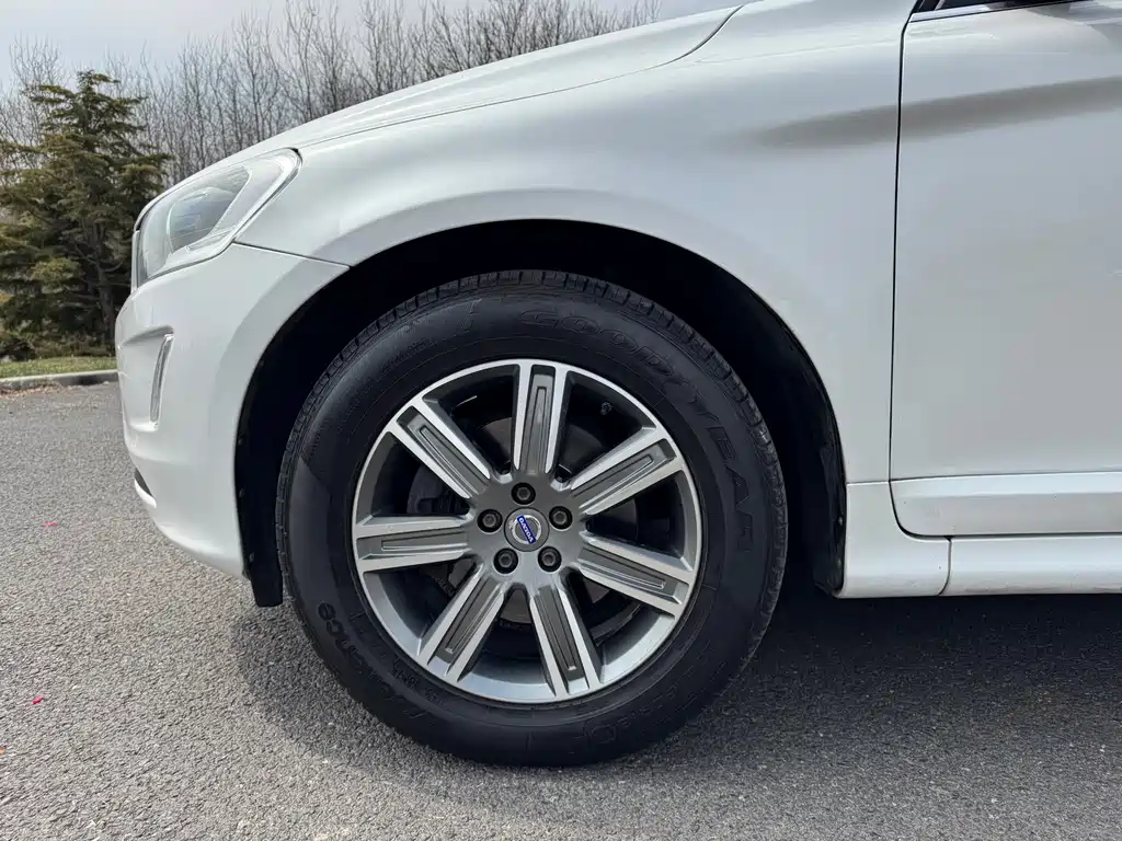 Volvo XC60 2017 — фото 4