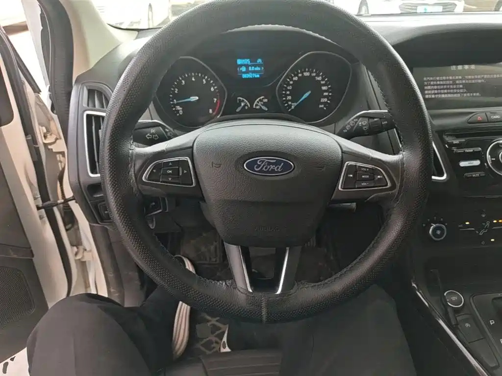 Ford Focus 2020 — фото 11