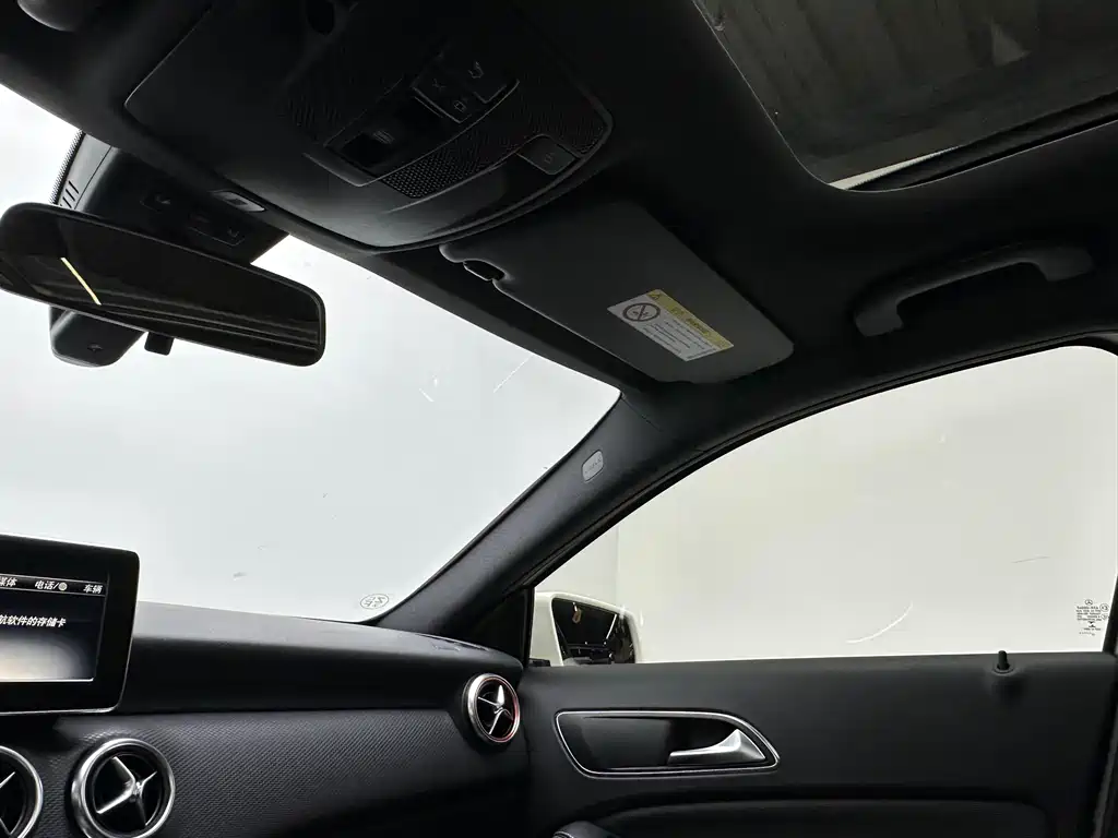 Mercedes-Benz A-Class 2018 — фото 16
