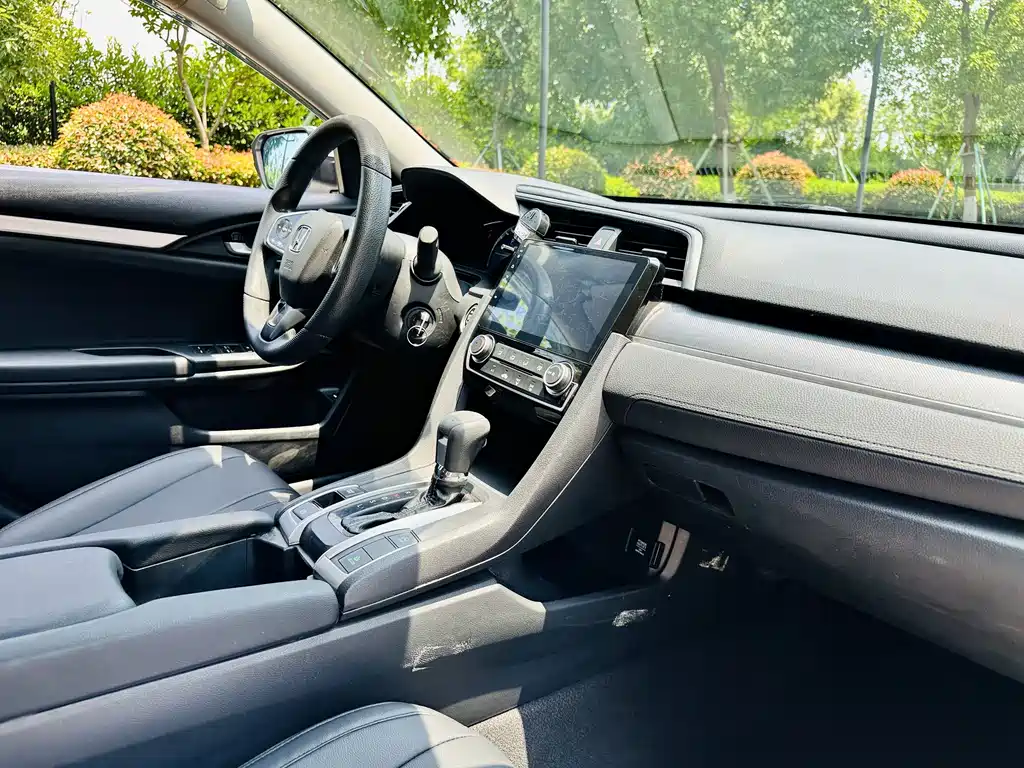 Honda Civic 2017 — фото 11