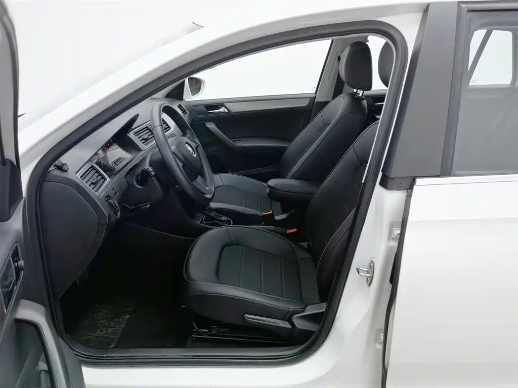 Skoda Rapid Spaceback 2018 — фото 10