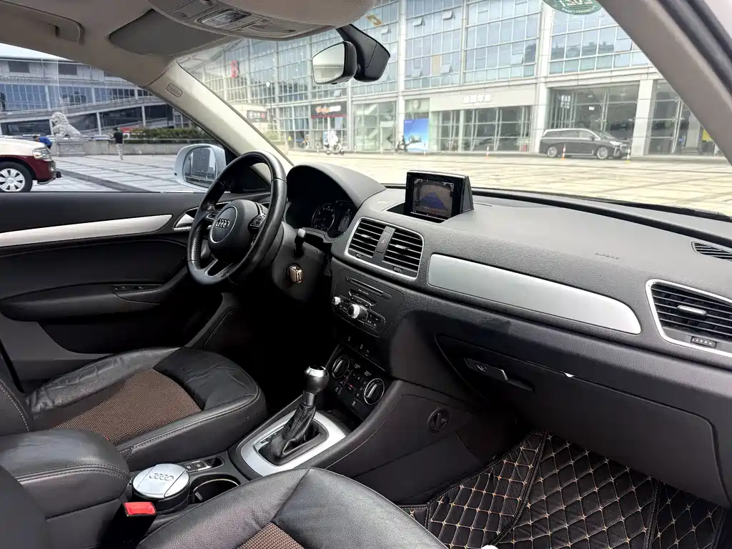Audi Q3 2017 — фото 11