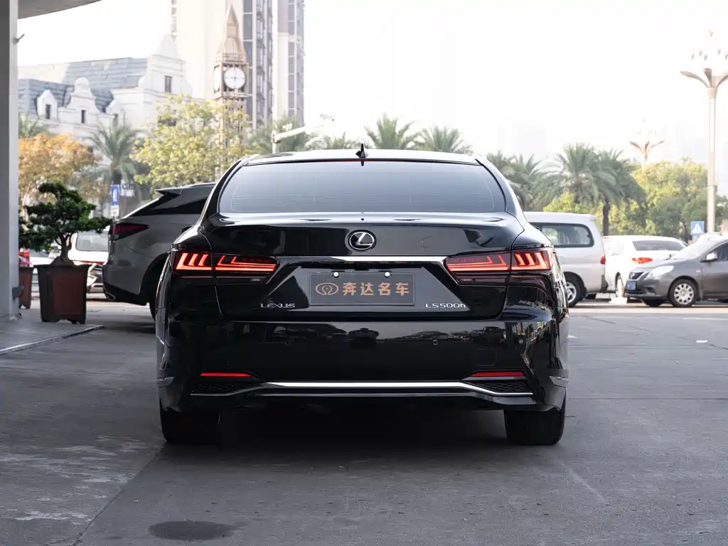 Lexus LS 2024