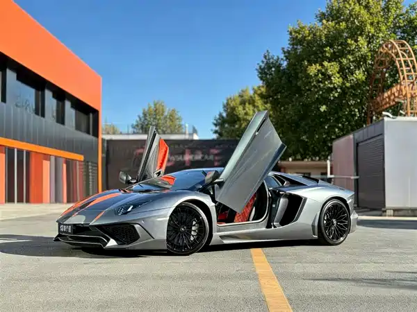 Lamborghini Aventador 2011