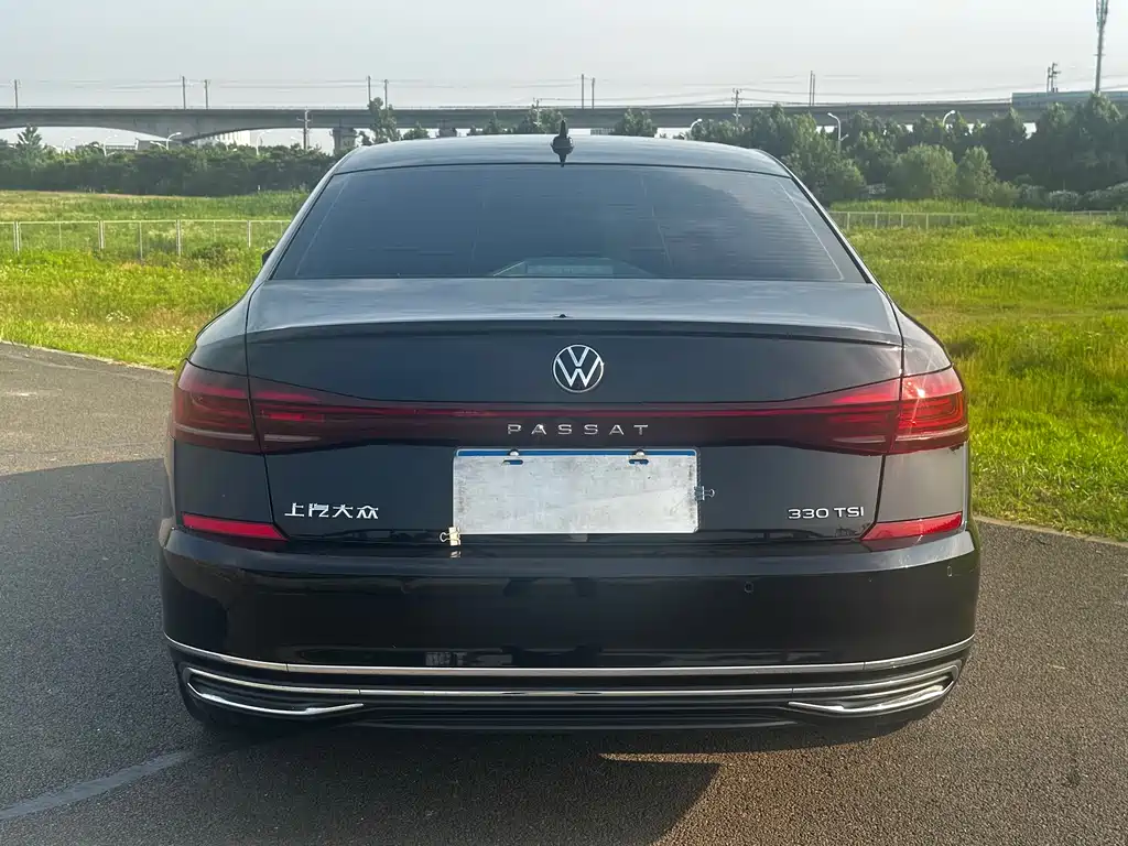 Volkswagen Passat 2023 — фото 16