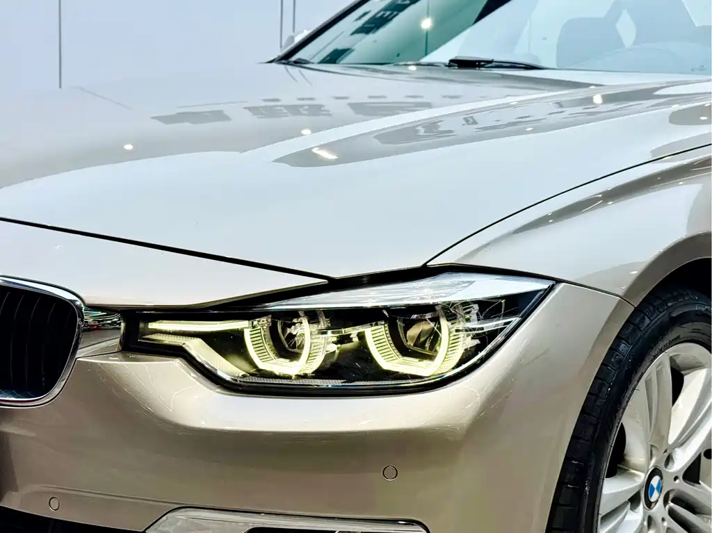 BMW 3 Series 2017 — фото 23