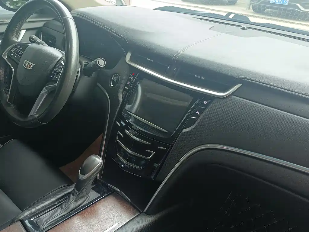 Cadillac XTS 2018 — фото 12