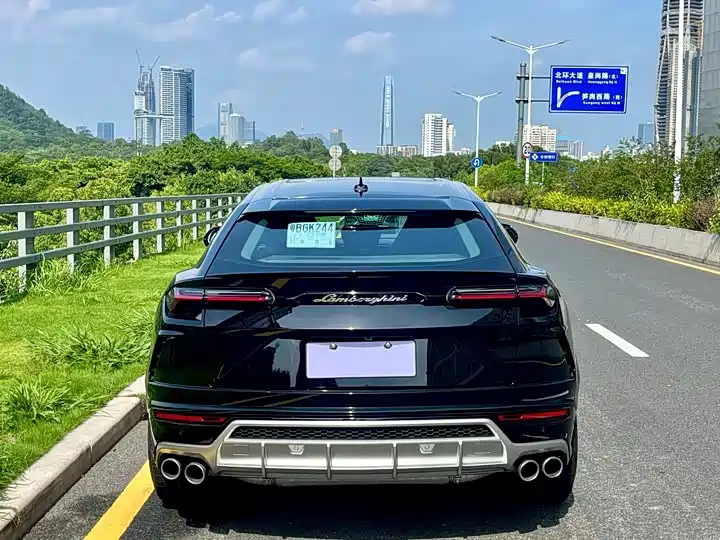 Lamborghini Urus 2022 — фото 12