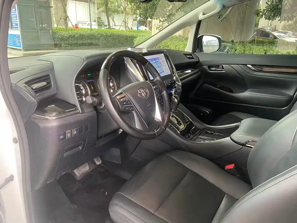 Toyota Vellfire 2022 — фото 18