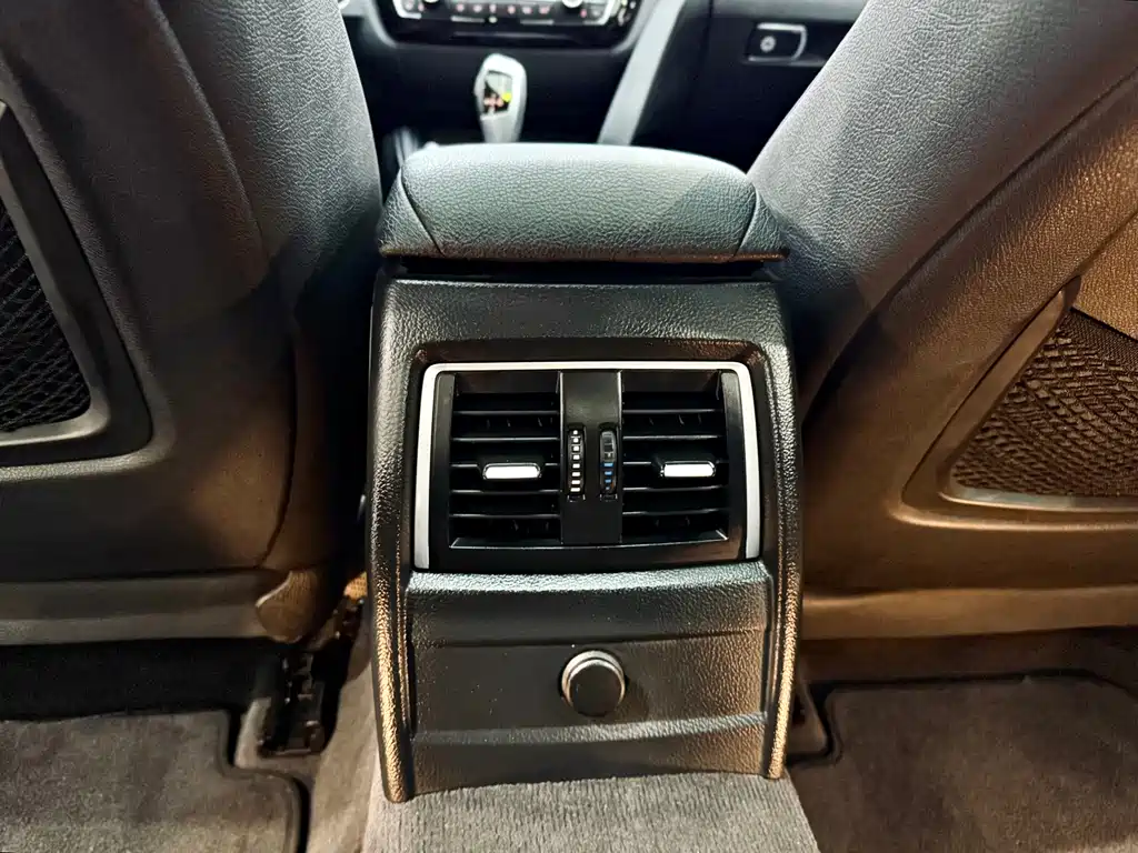 BMW 3 Series 2017 — фото 17