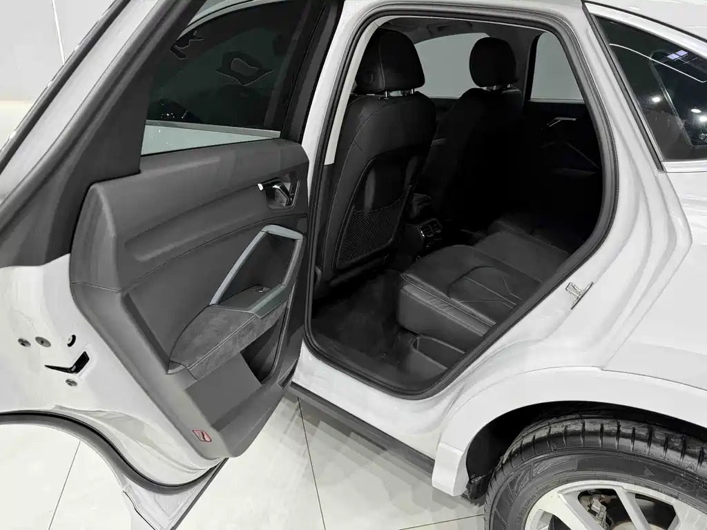 Audi Q3 Sportback 2022 — фото 16