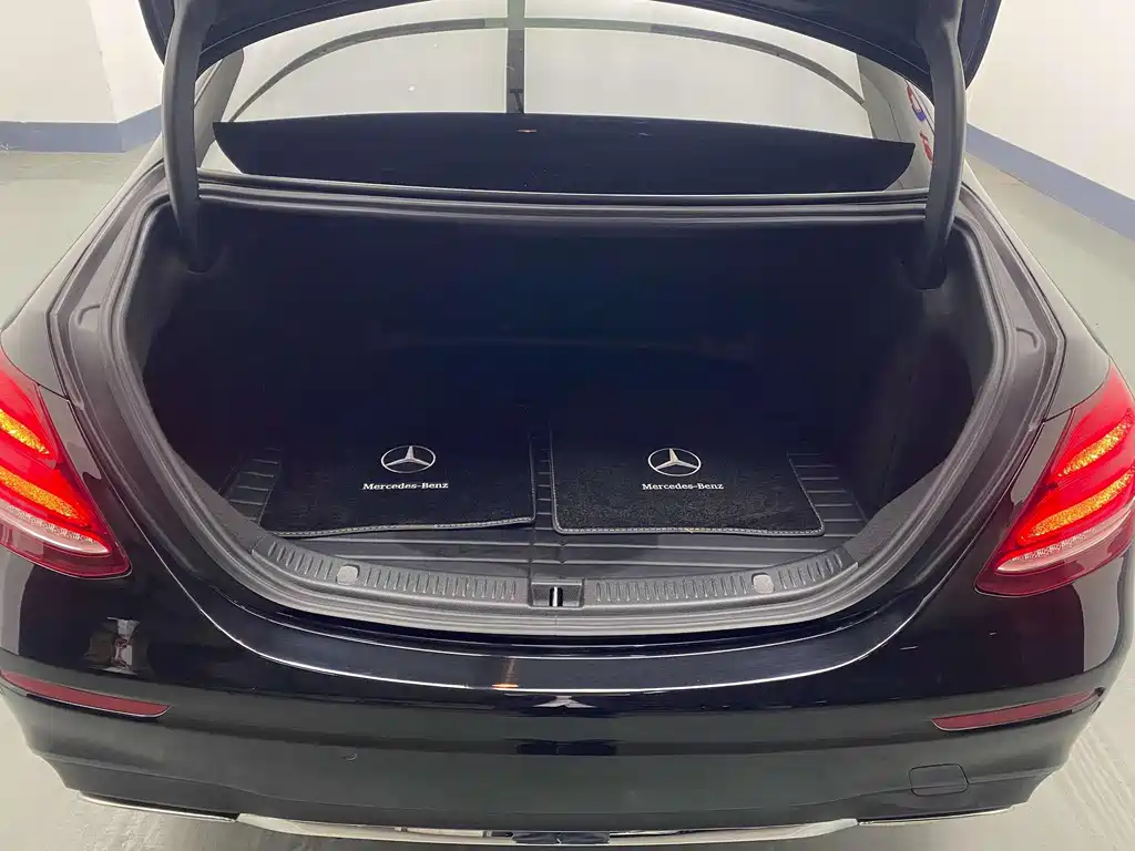 Mercedes-Benz E-Class 2018 — фото 9