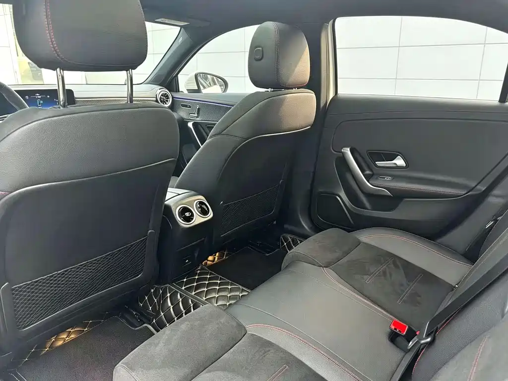 Mercedes-Benz A-Class 2025 — фото 12