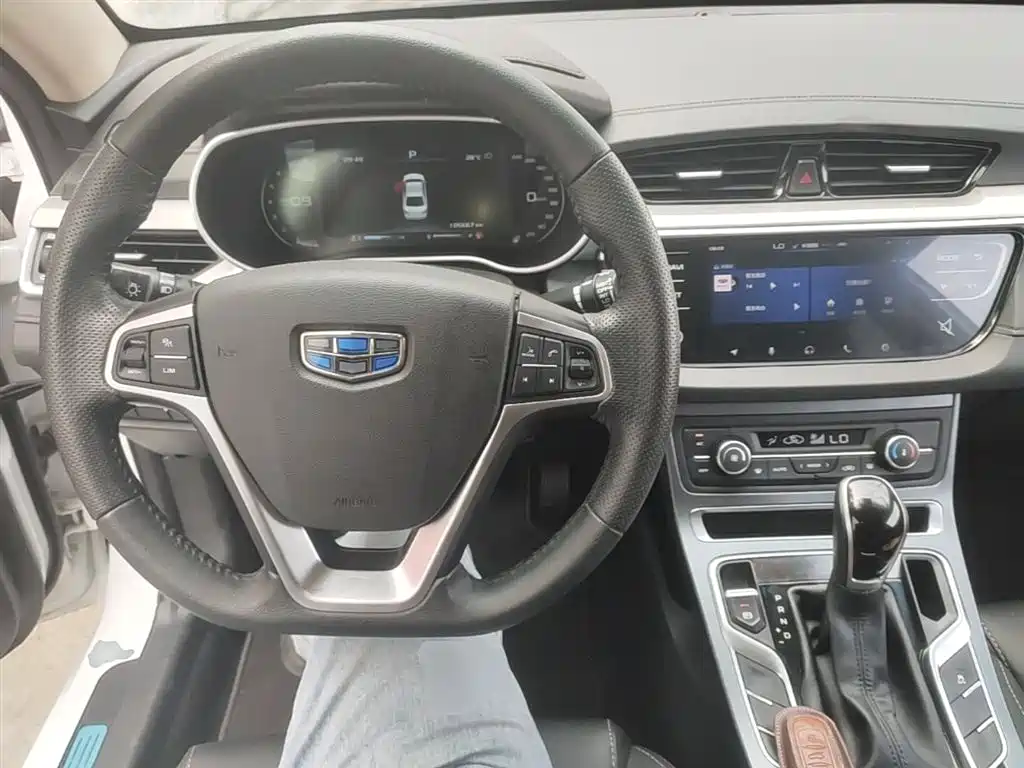 Geely Emgrand 2018 — фото 10