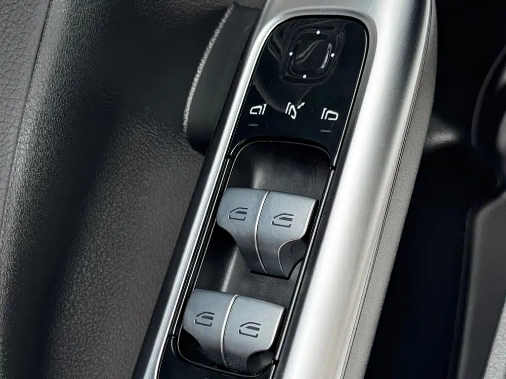 Mercedes-Benz C-Class 2024 — фото 15