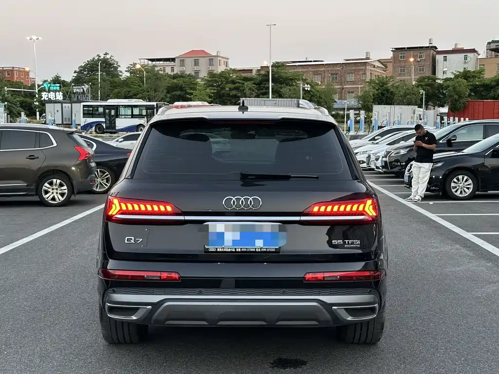 Audi Q7 2021 — фото 8