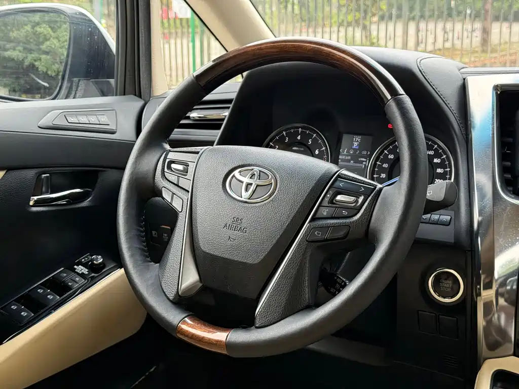 Toyota Alphard 2018 — фото 12