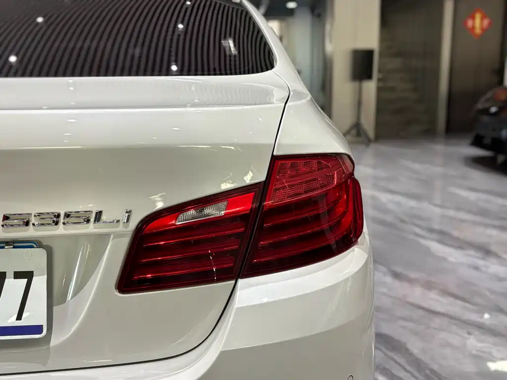 BMW 5 Series 2016 — фото 30