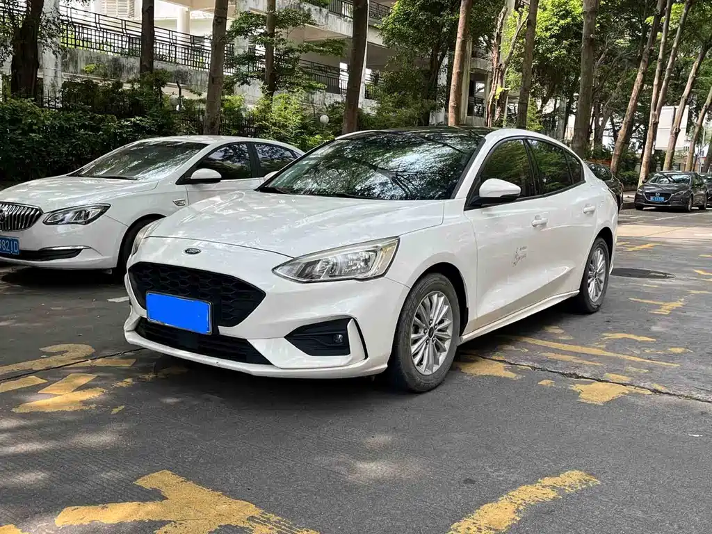 Ford Focus 2019 — фото 1