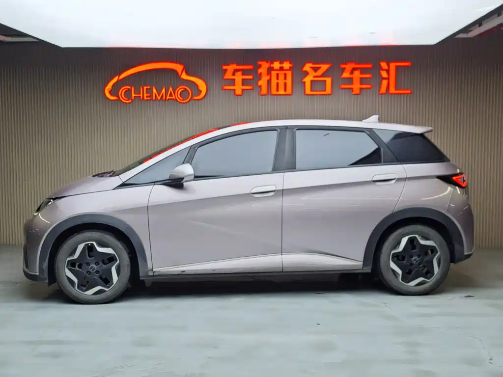 BYD Dolphin 2022 — фото 12