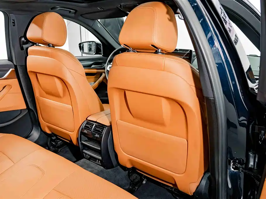 BMW 5 Series 2023 — фото 19