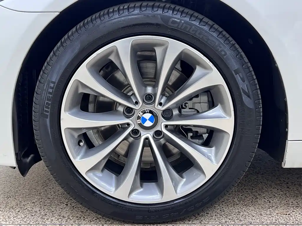 BMW 5 Series 2017 — фото 10