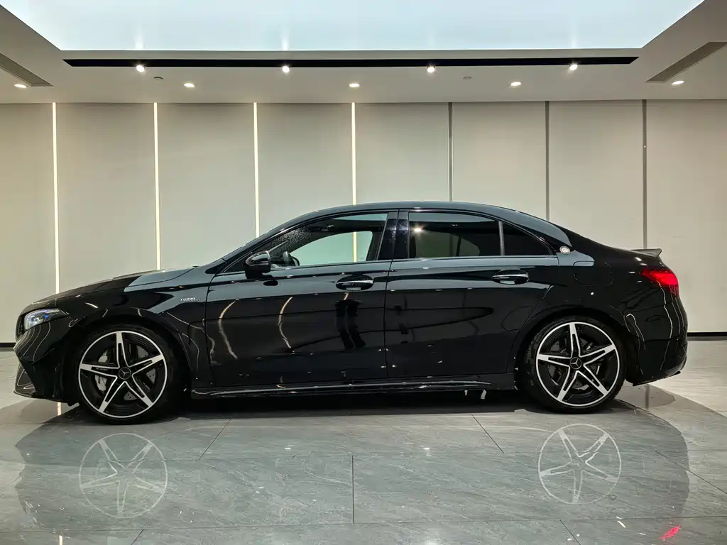 Mercedes-Benz A-Class AMG 2024 — фото 4