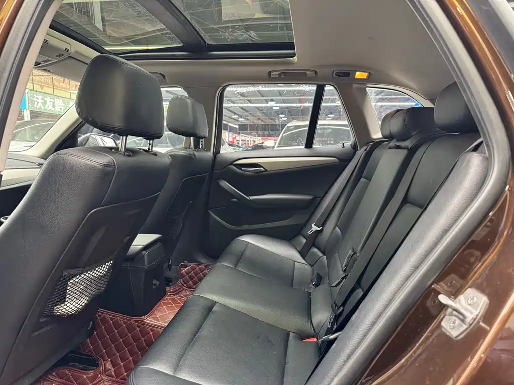 BMW X1 2015 — фото 11