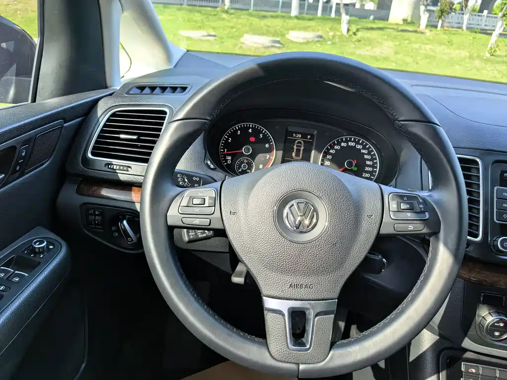 Volkswagen Sharan 2015 — фото 11