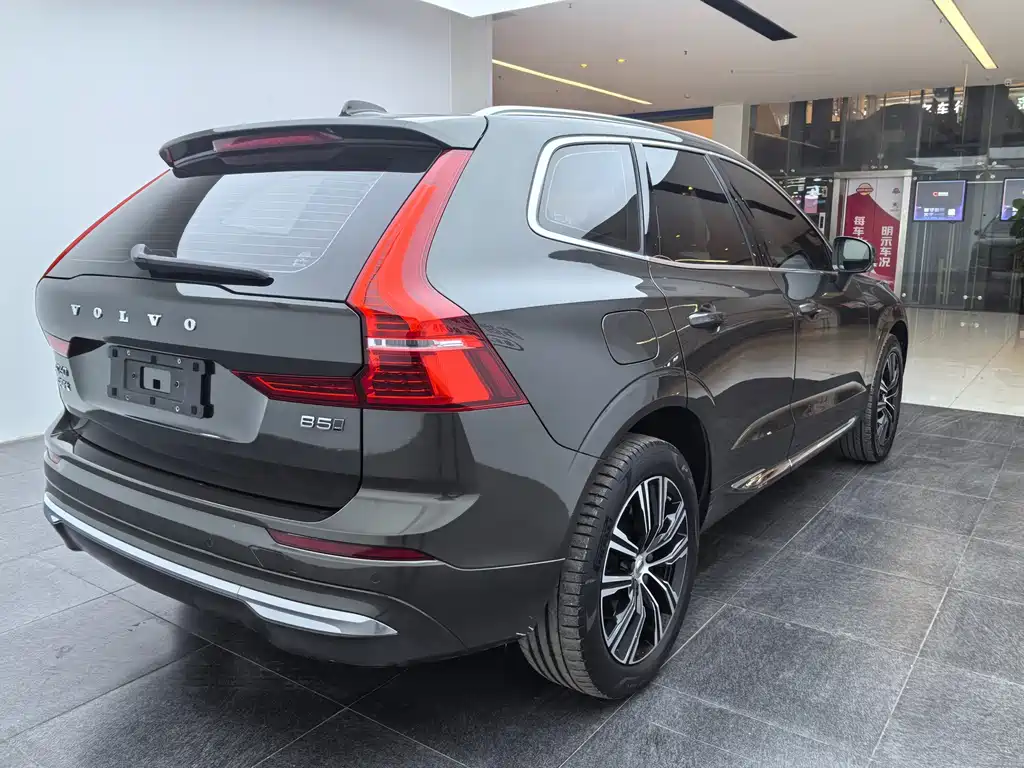 Volvo XC60 2022 — фото 10