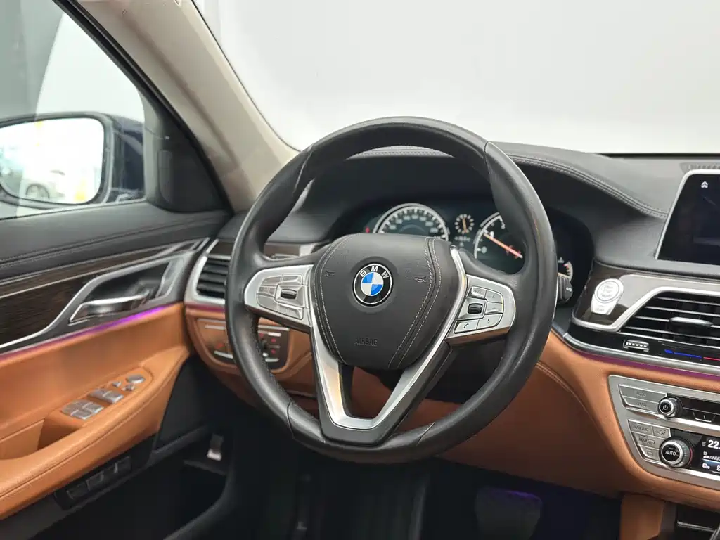 BMW 7 Series 2016 — фото 36
