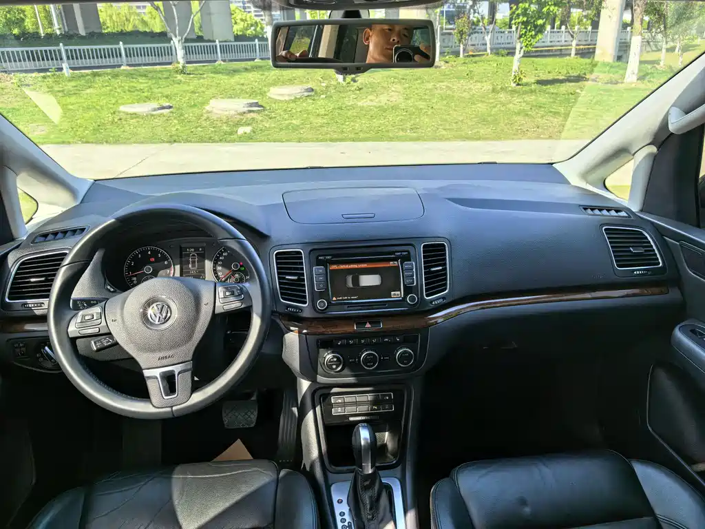 Volkswagen Sharan 2015 — фото 10