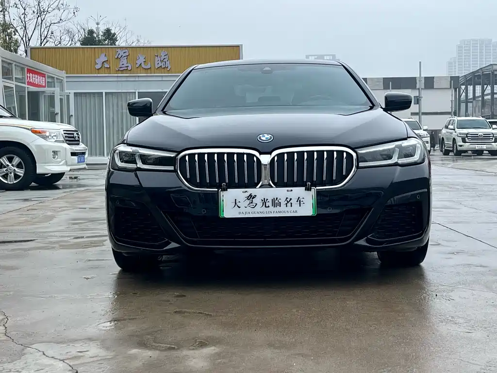 BMW 5 Series New Energy 2023 — фото 2