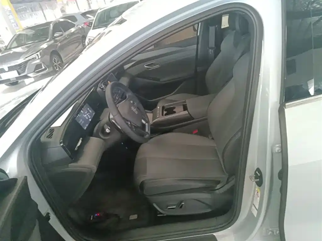 BYD Qin L 2025 — фото 15