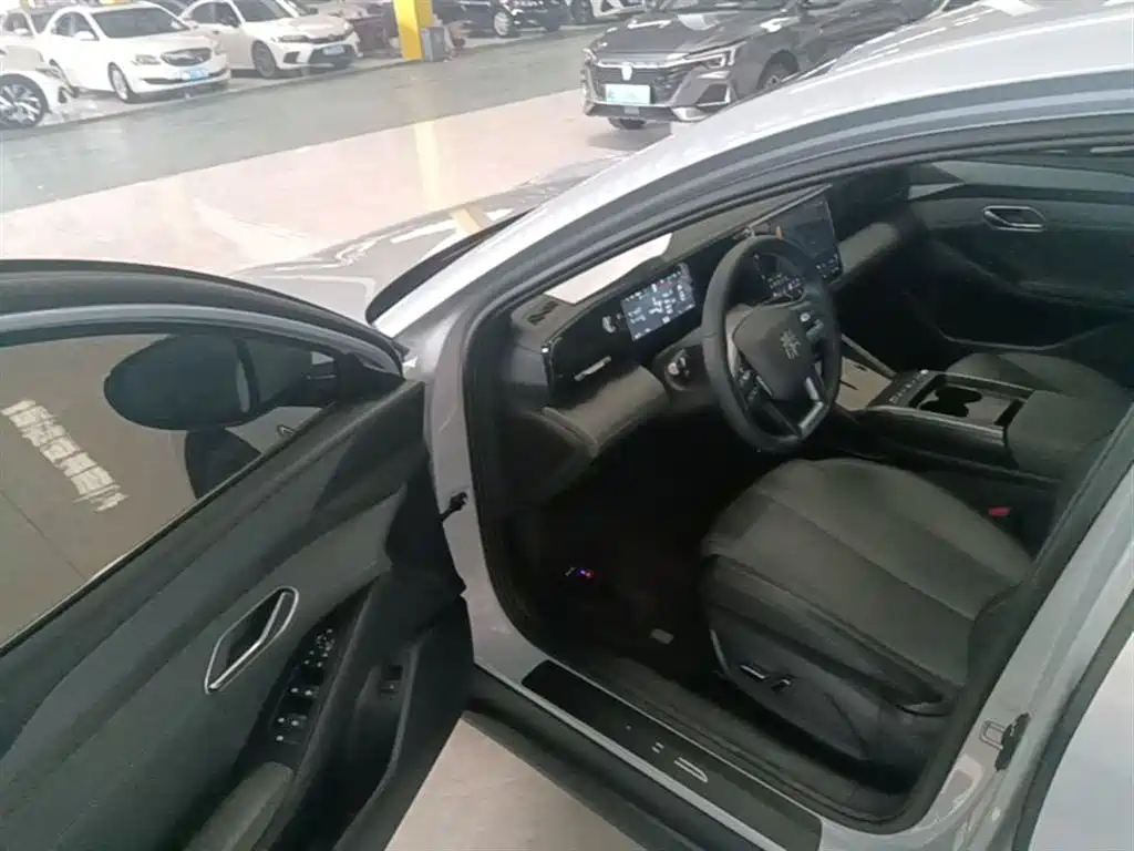 BYD Qin L 2025 — фото 16