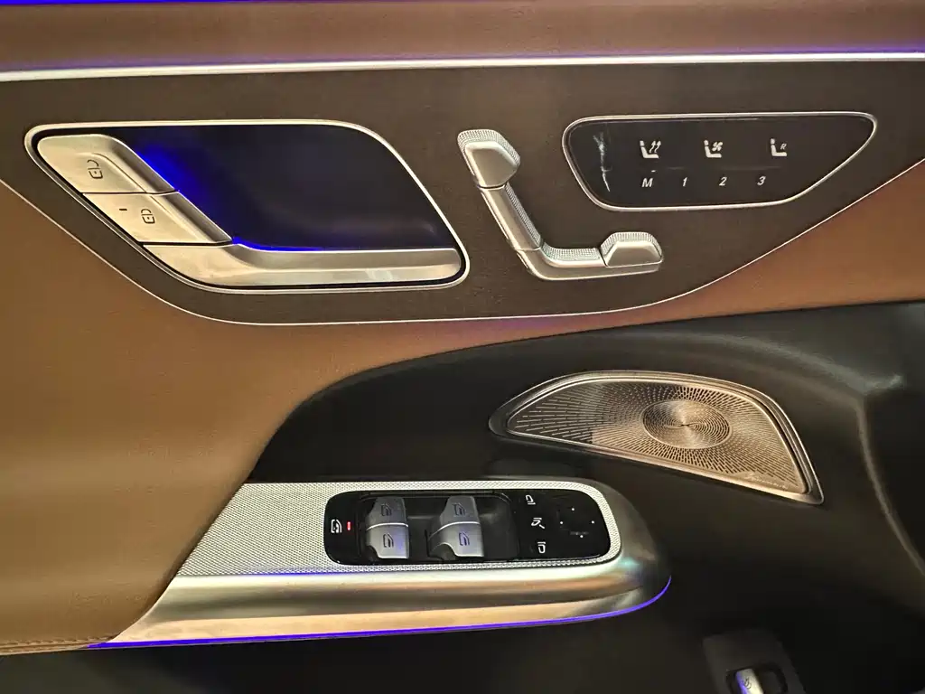 Mercedes-Benz E-Class 2025 — фото 10
