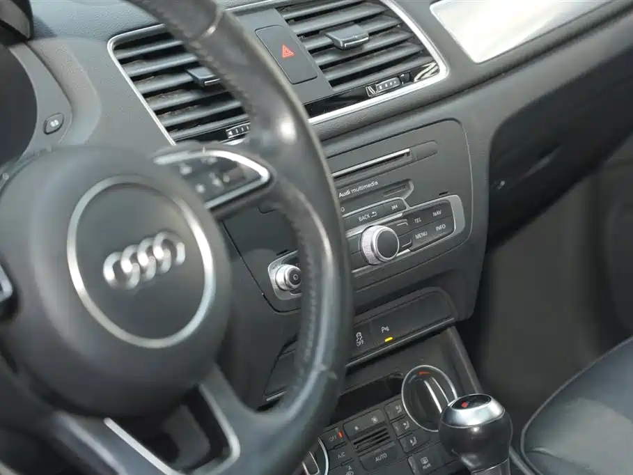 Audi Q3 2017 — фото 15