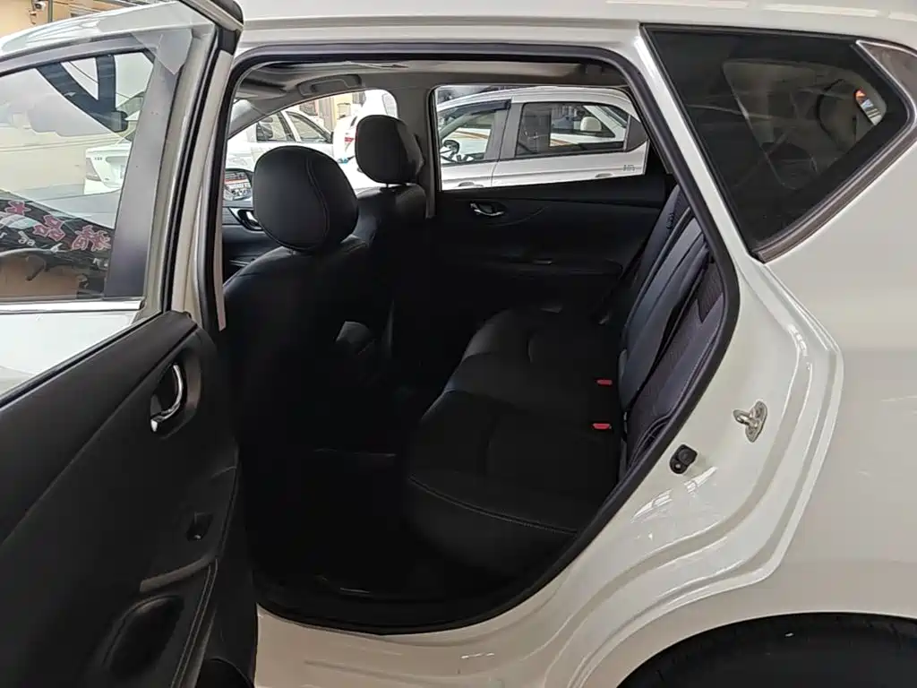 Nissan Tiida 2017 — фото 17