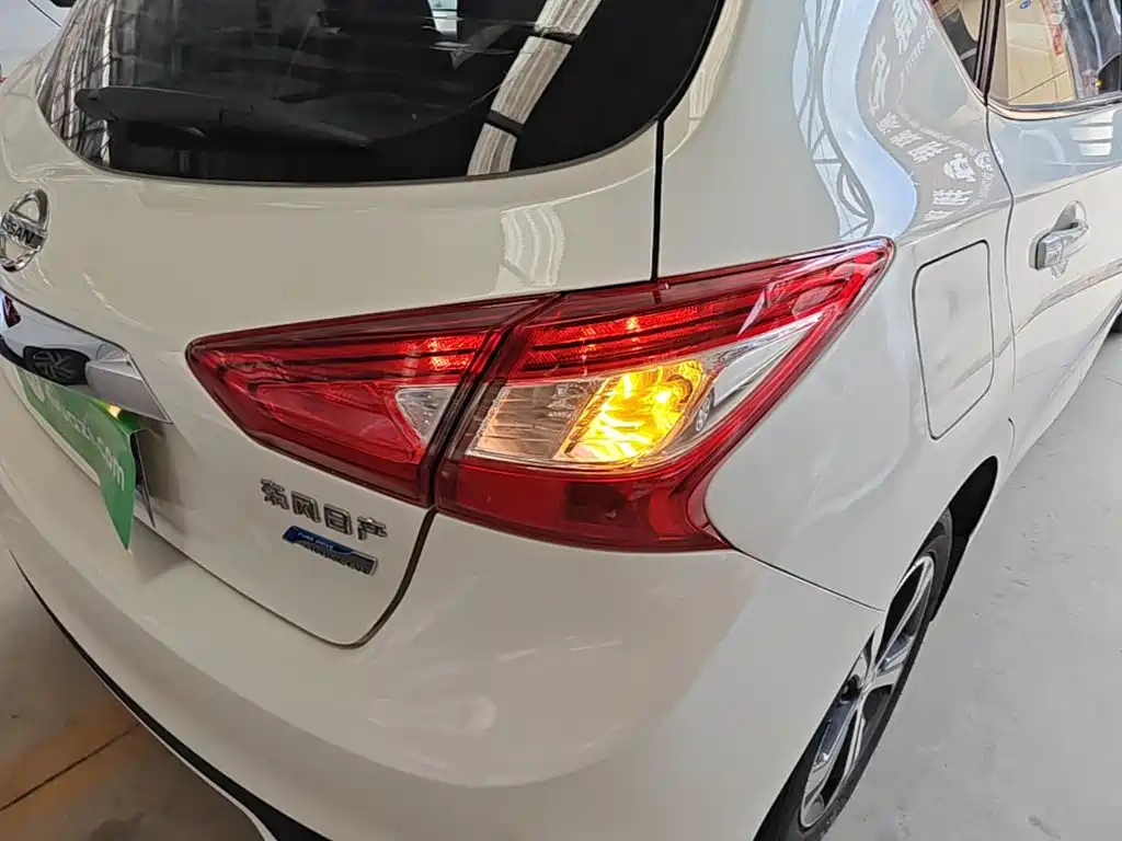 Nissan Tiida 2017 — фото 8