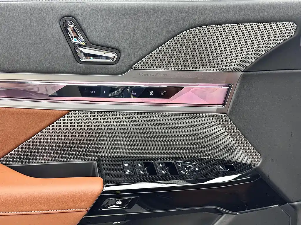 BMW i7 2023 — фото 16