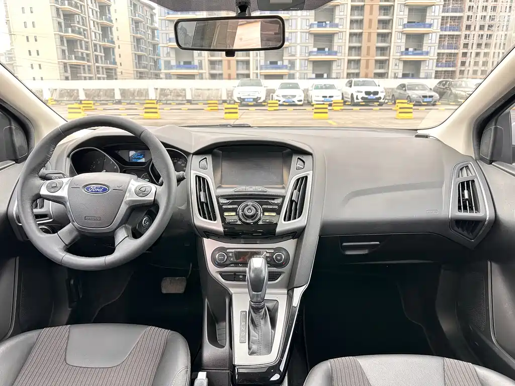 Ford Focus 2014 — фото 12