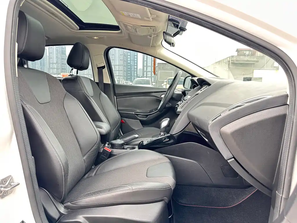 Ford Focus 2014 — фото 15
