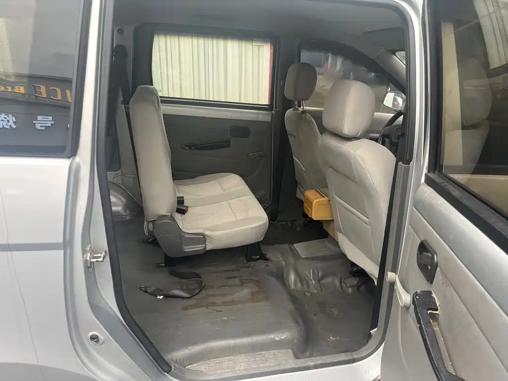 Wuling Hongguang 2014 — фото 14