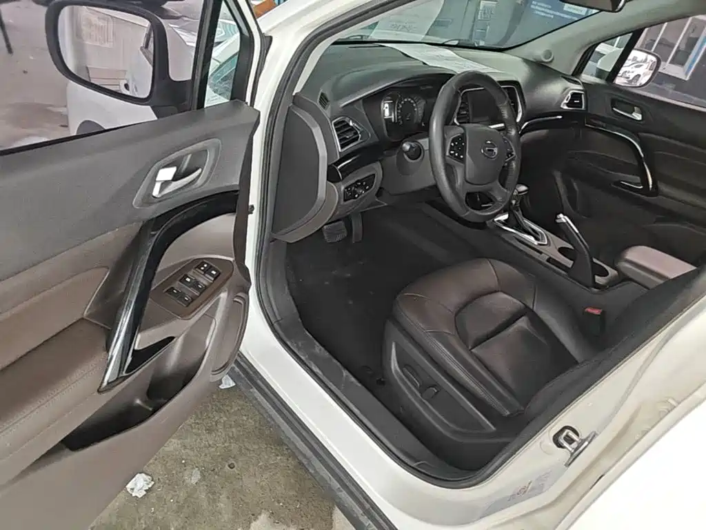 GAC Trumpchi GS4 2016 — фото 16