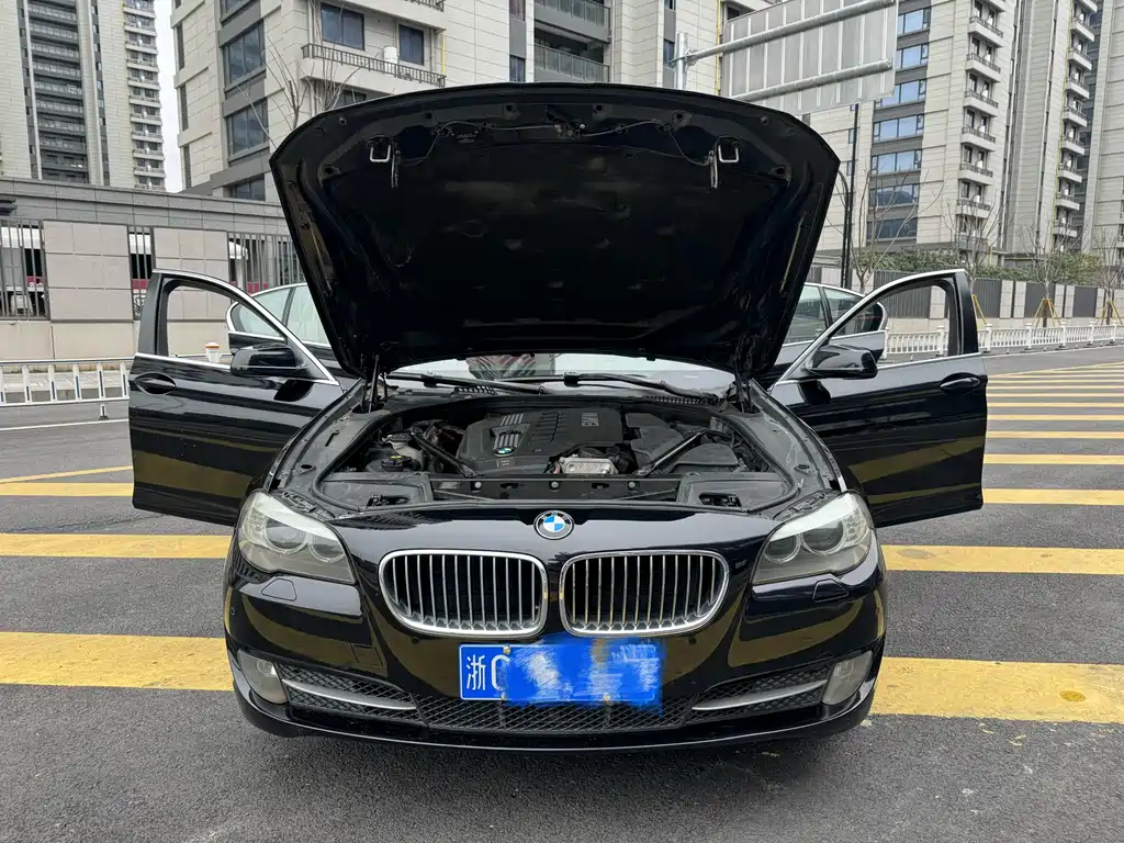 BMW 5 Series 2011 — фото 15