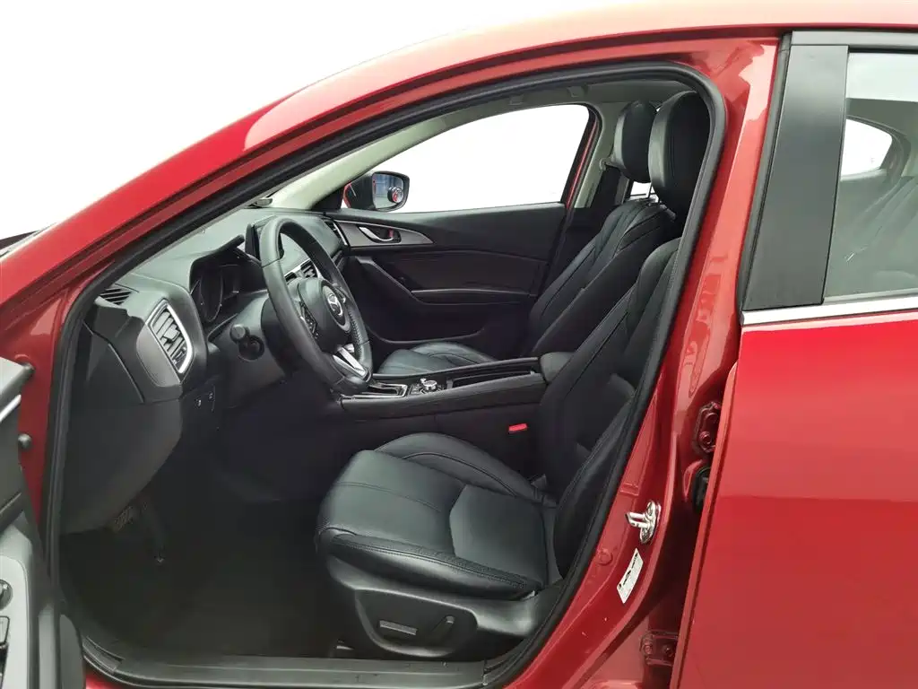 Mazda 3 Axela 2019 — фото 10
